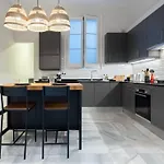 Lux 3 Bed 2 Bath Near Park, Metro, Museums In Born
