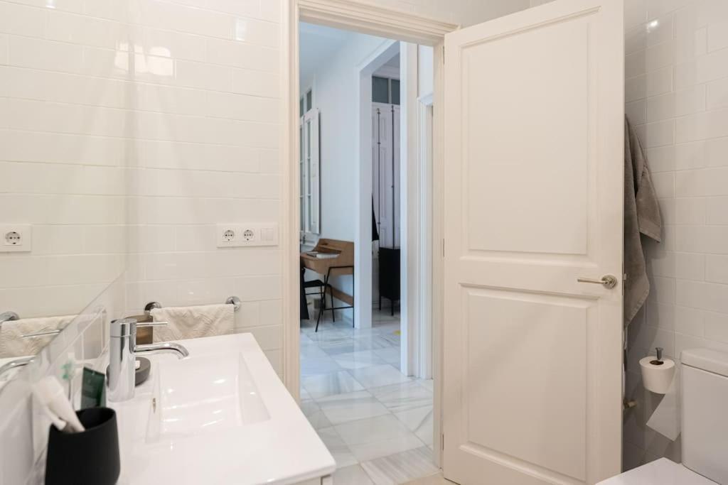 Apartment Lux 3 Bed 2 Bath Near Park, Metro, Museums In Born