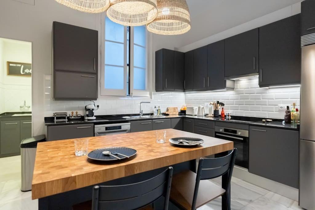 Apartment Lux 3 Bed 2 Bath Near Park, Metro, Museums In Born