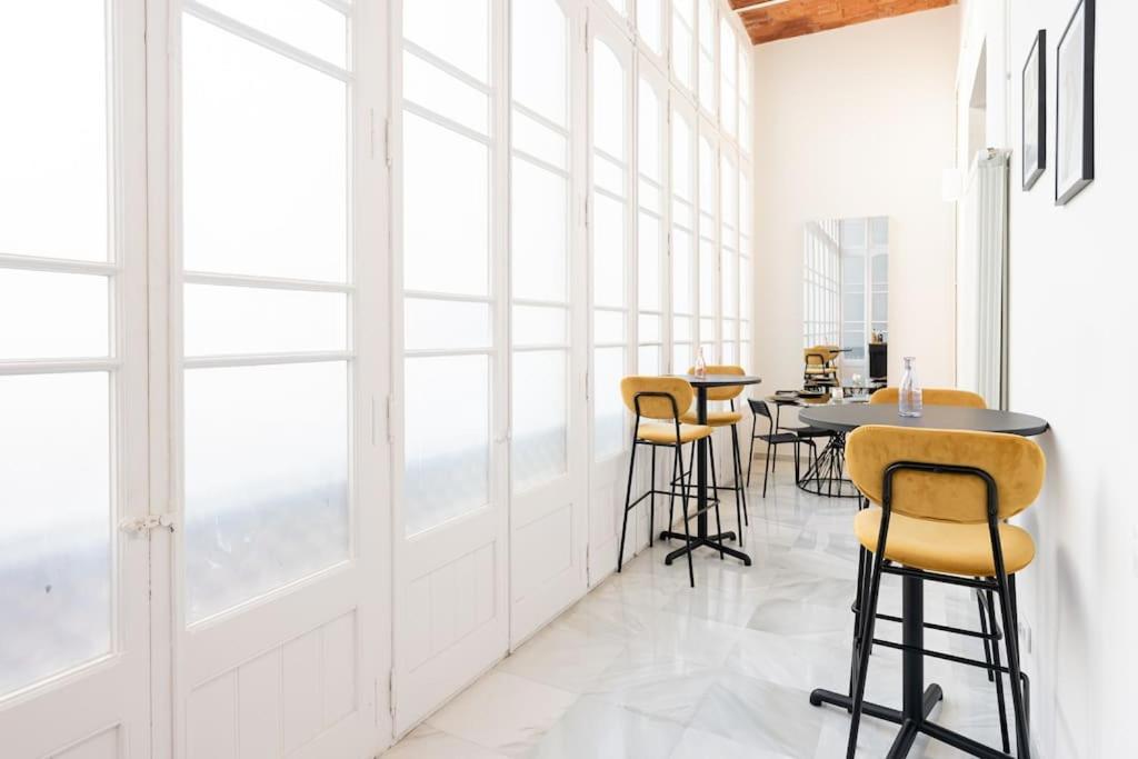 Lux 3 Bed 2 Bath Near Park, Metro, Museums In Born Barcelona
